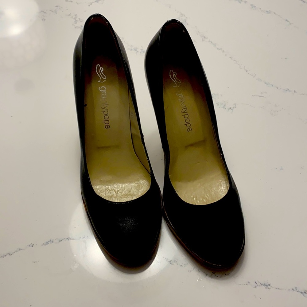 Gravity Pope pumps. Leather. Gently used. Size 10